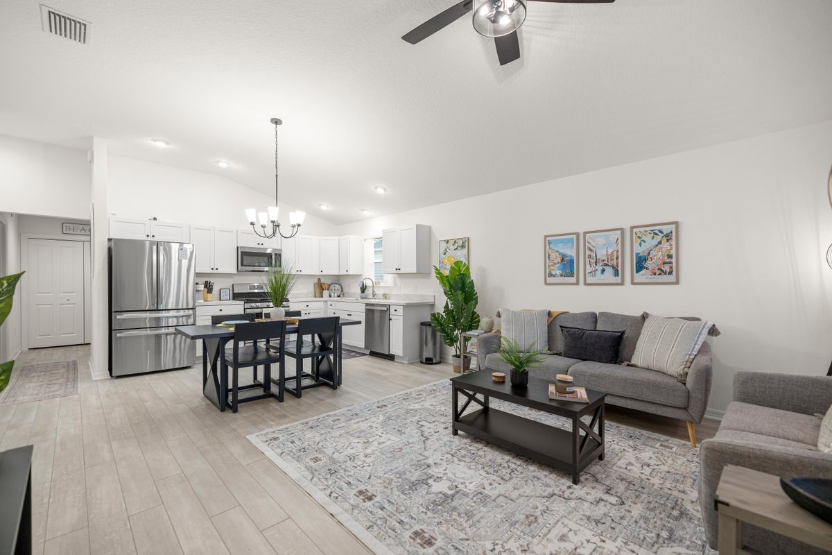 2BR · 2 Bath · Golf Cart · Mins to Eastport Sq
