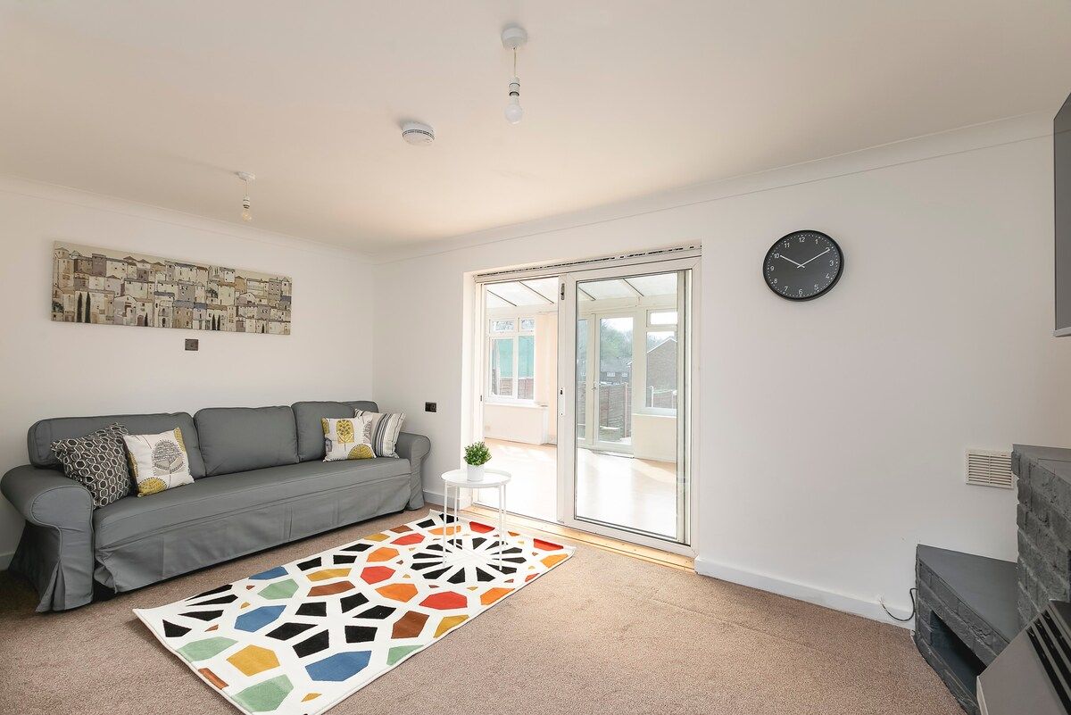 Skyvillion - Spacious 3Bed House w/Garden+Parking