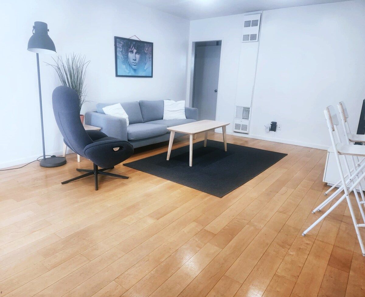 Santa Monica 2BR Apt by Just Bring Your Toothbrush