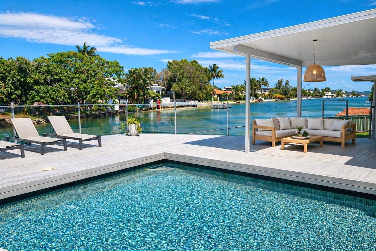 Waterfront Oasis Palm Beach 4BR, Pool & Spa