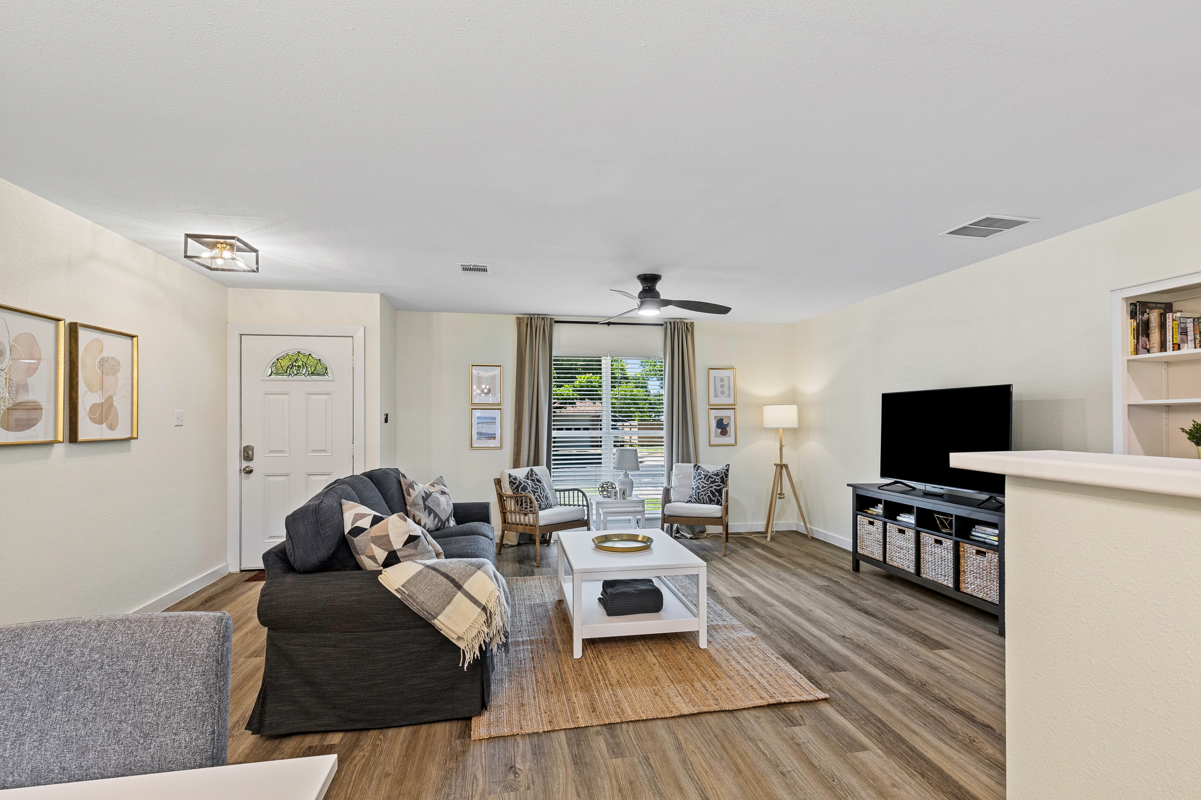 Updated Home Near Brentwood Park