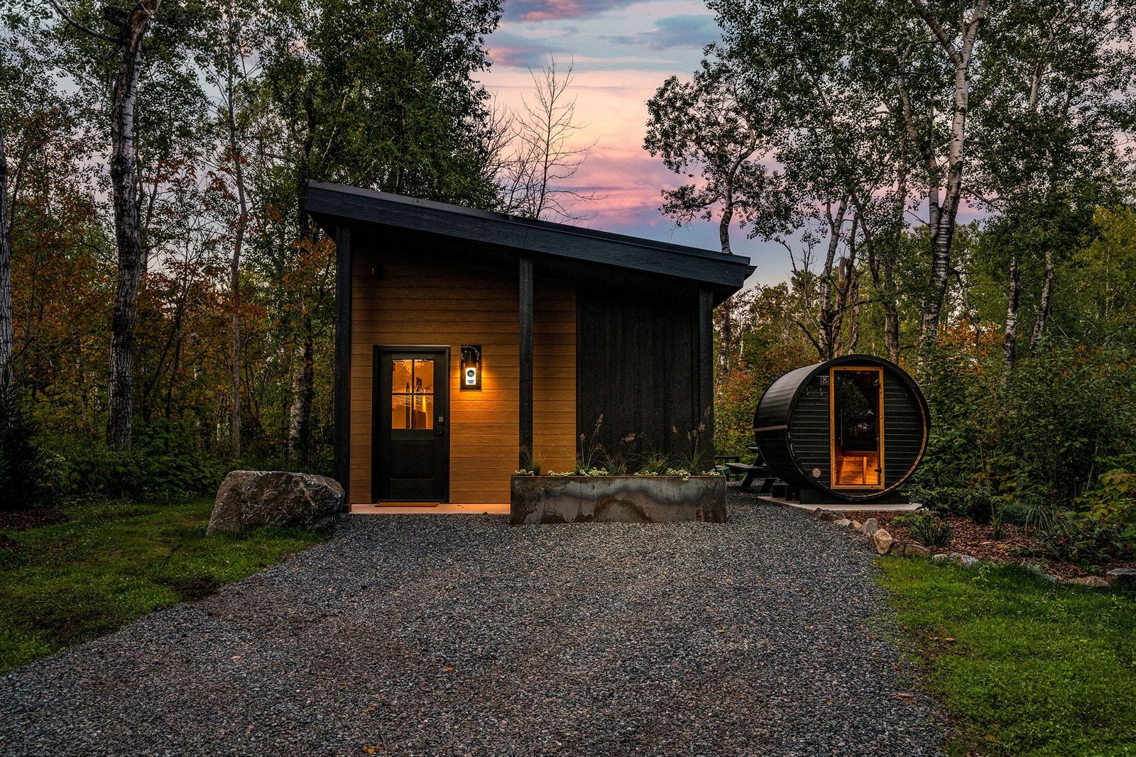 Wildernest Cabins #2 · Private Sauna + Fireplace
