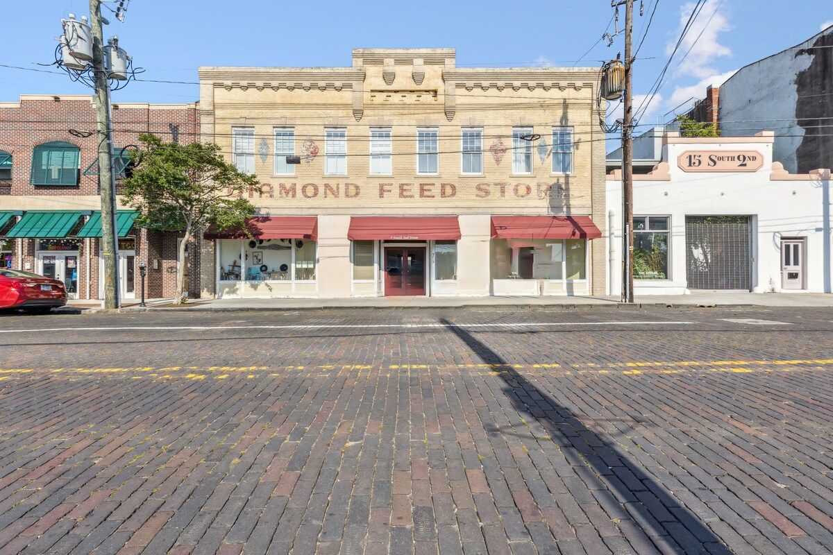 Diamond Courtyard | Historic Downtown | Parking