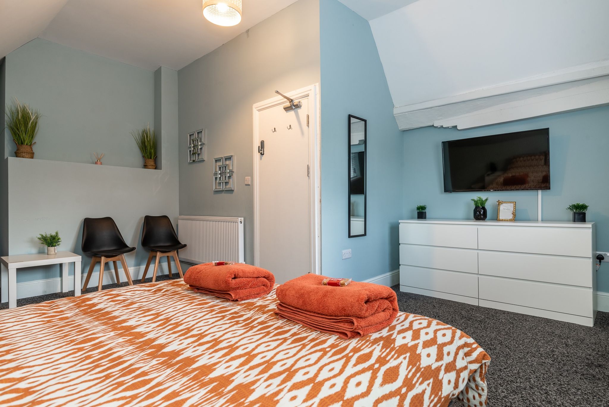 Double bedroom 1 with seating