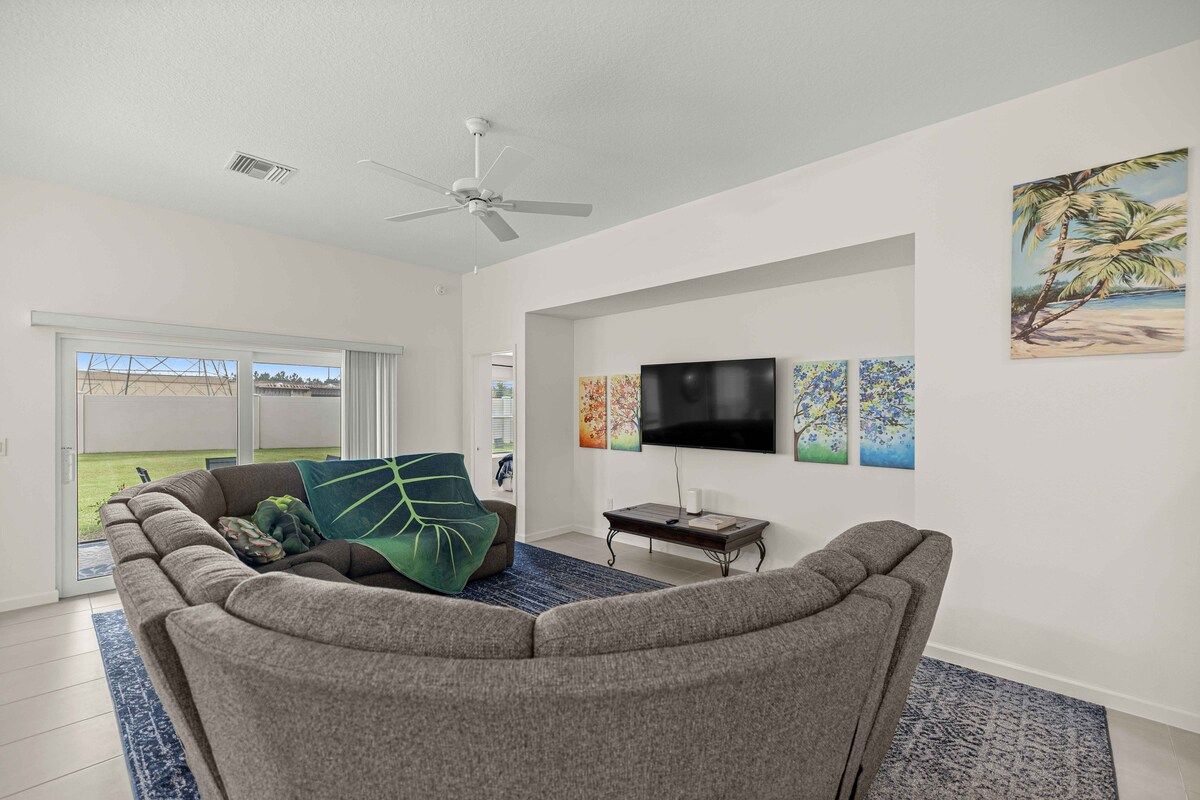 Spacious 3BR · Sleeps 7 · King Bed · Lanai — photo 15