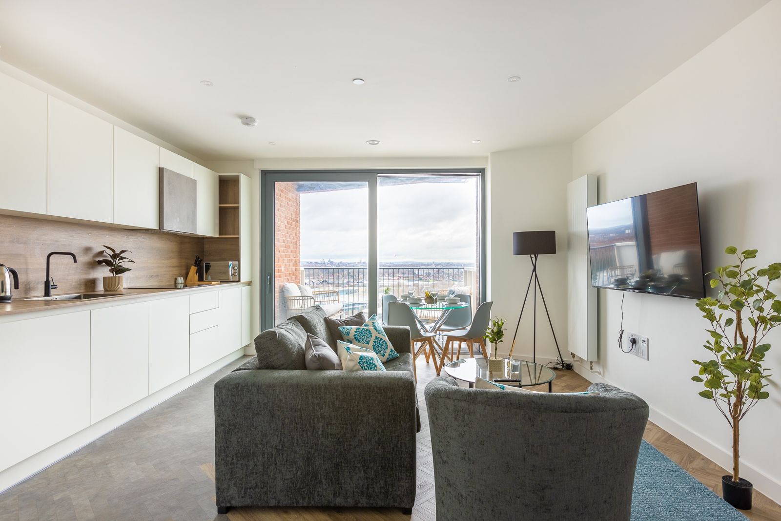 High Floor Flat City and River View