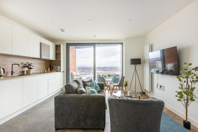 High Floor Flat City and River View