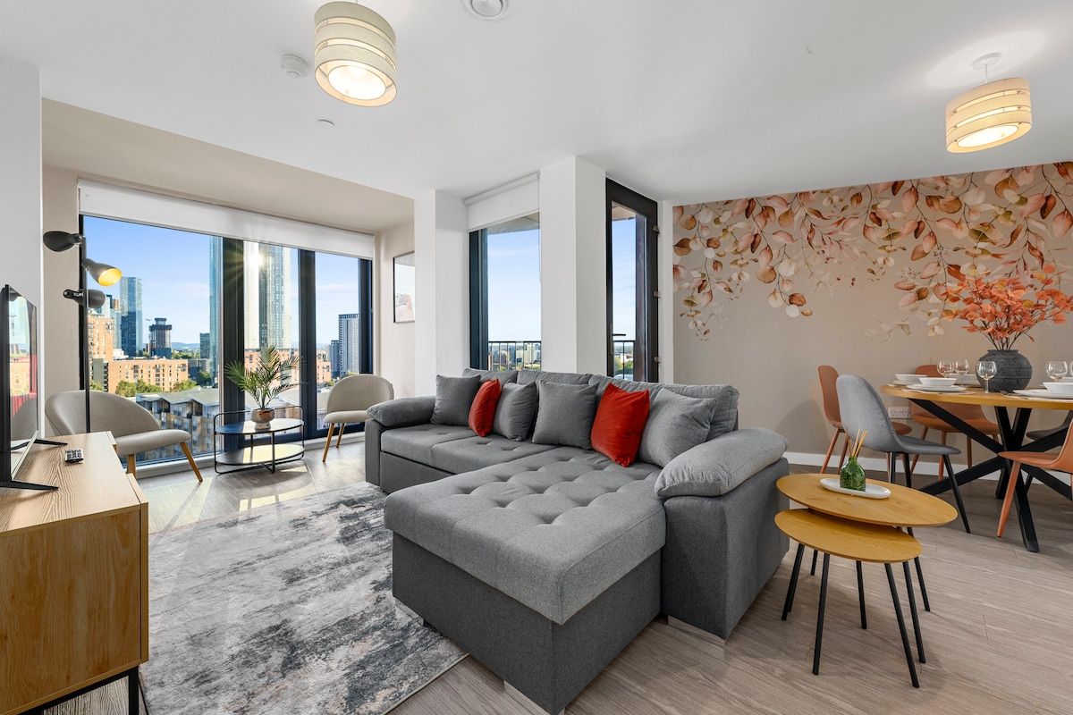 Stylish 2 Bed Apt w/ Balcony & Gym | Sleeps 6