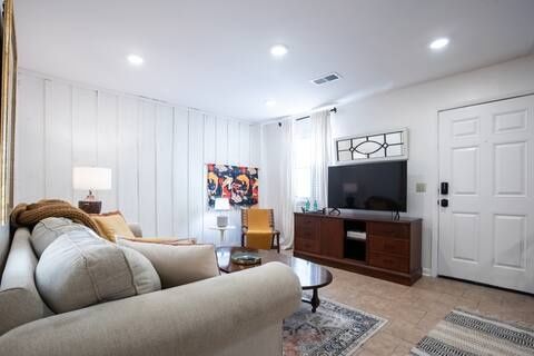 The Eden, 1BR Queen Duplex by Velvet Ditch Villas