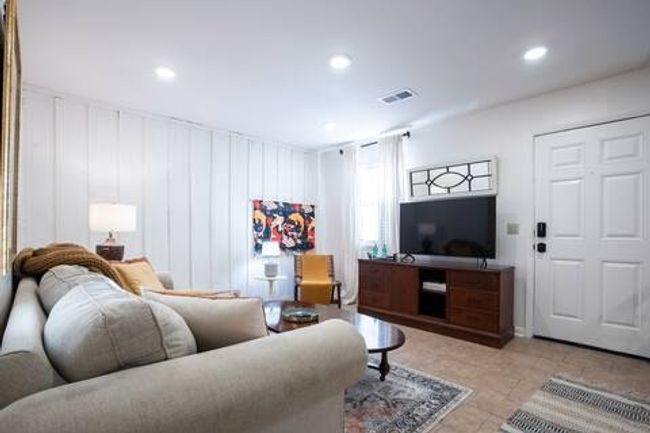 The Eden, 1BR Queen Duplex by Velvet Ditch Villas