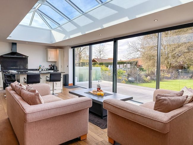 NEW - Ottersend Home w/ HotTub, Cinema & Fireplace