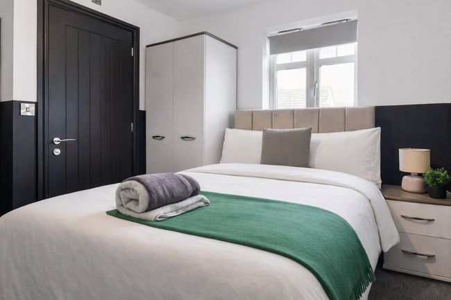 Modern Home with 4 En-Suites