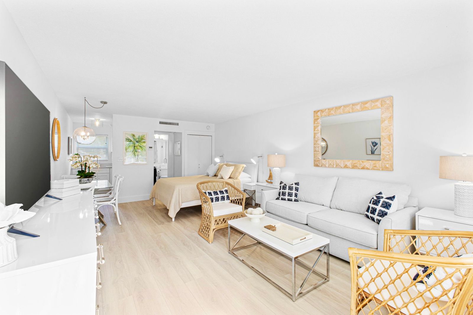 Perfectly-Located Studio at Naples Beach & Town