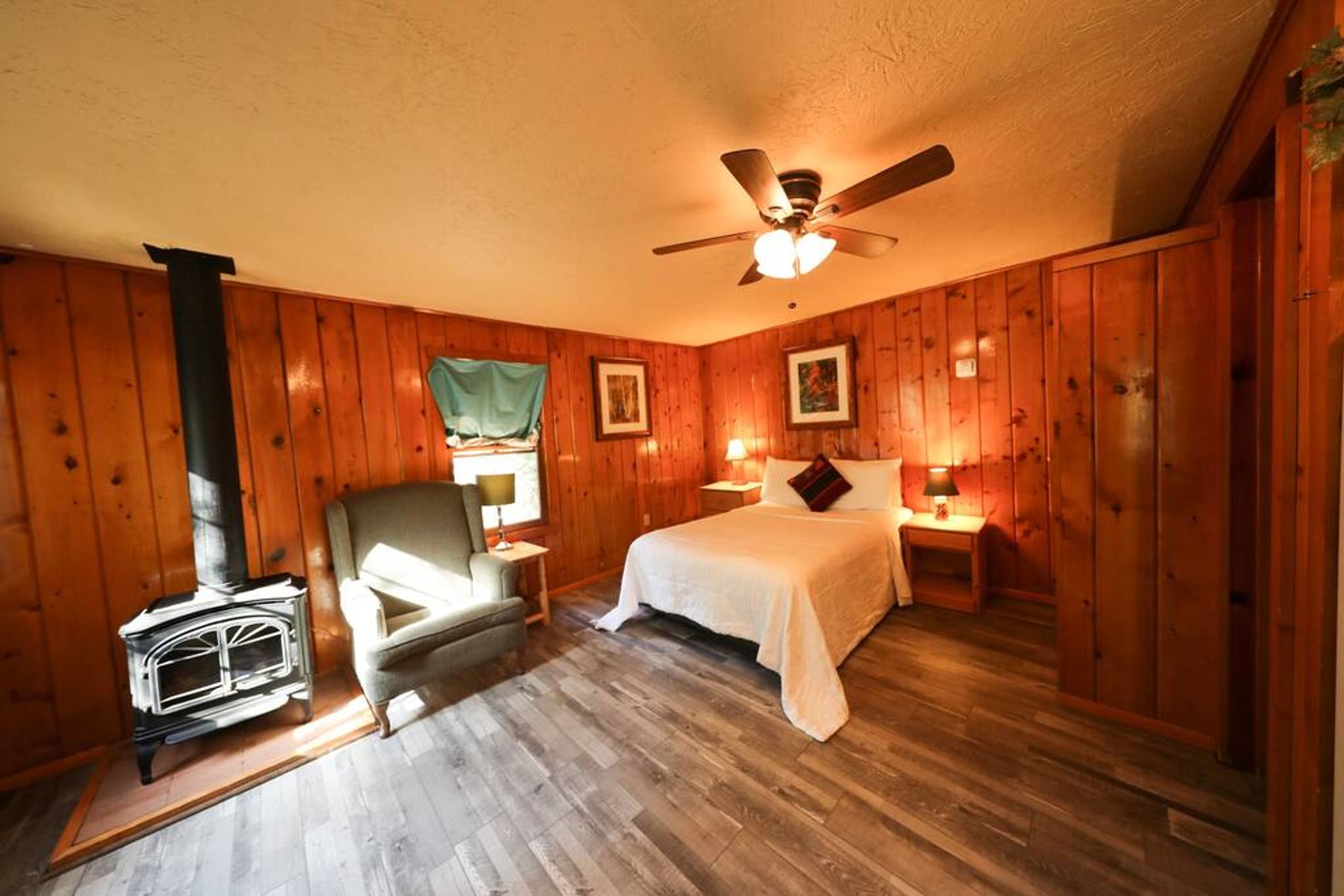 #18 Dreamy Garden-Studio Cabin