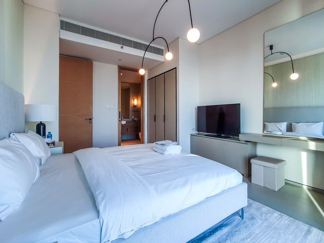 Prime 1BR with Marina Views and Beach Access