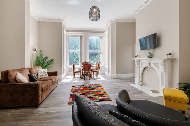 Wakefield House Sleeps 24 | Free Private Parking