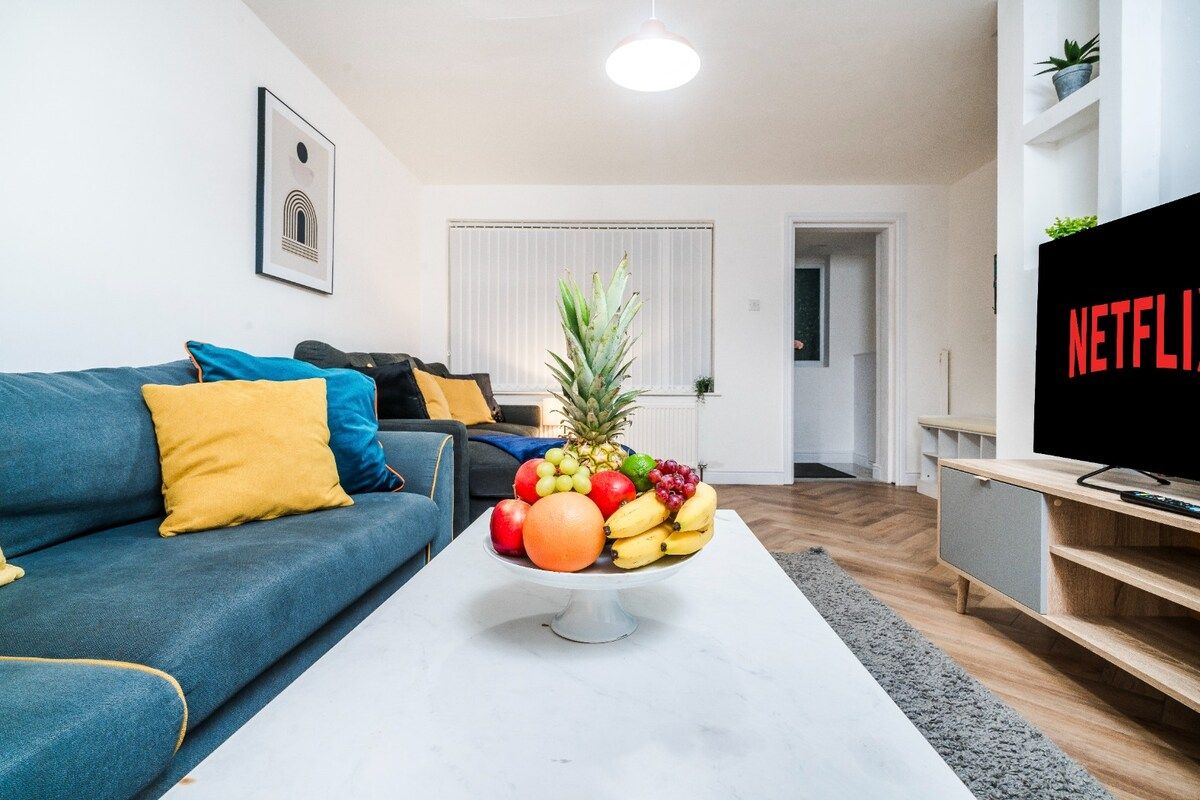 Bold & Cosy 3BDR | Family Home | Parking | Wi-Fi