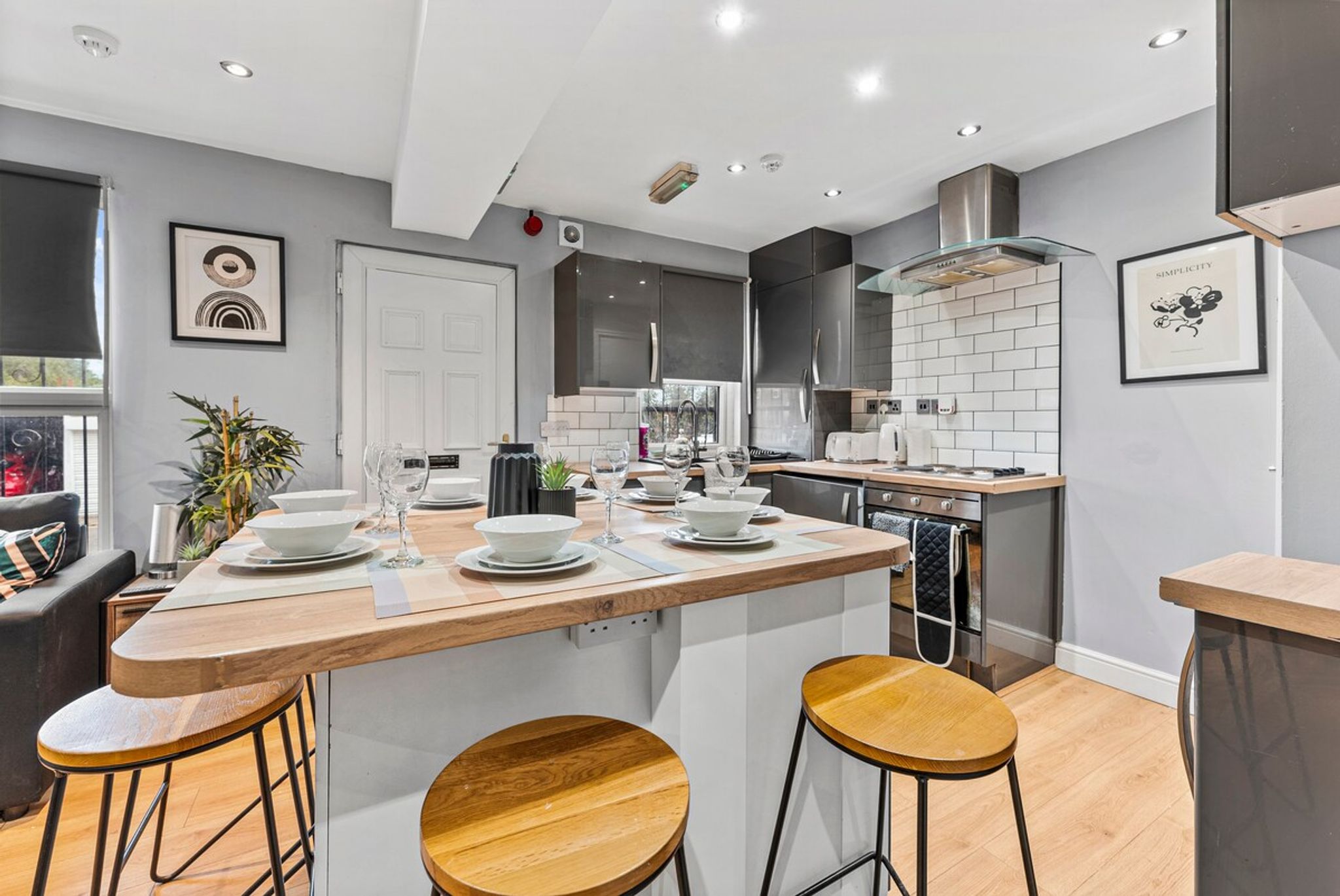 Ideal house 4 bed House - 10 mins from Leeds