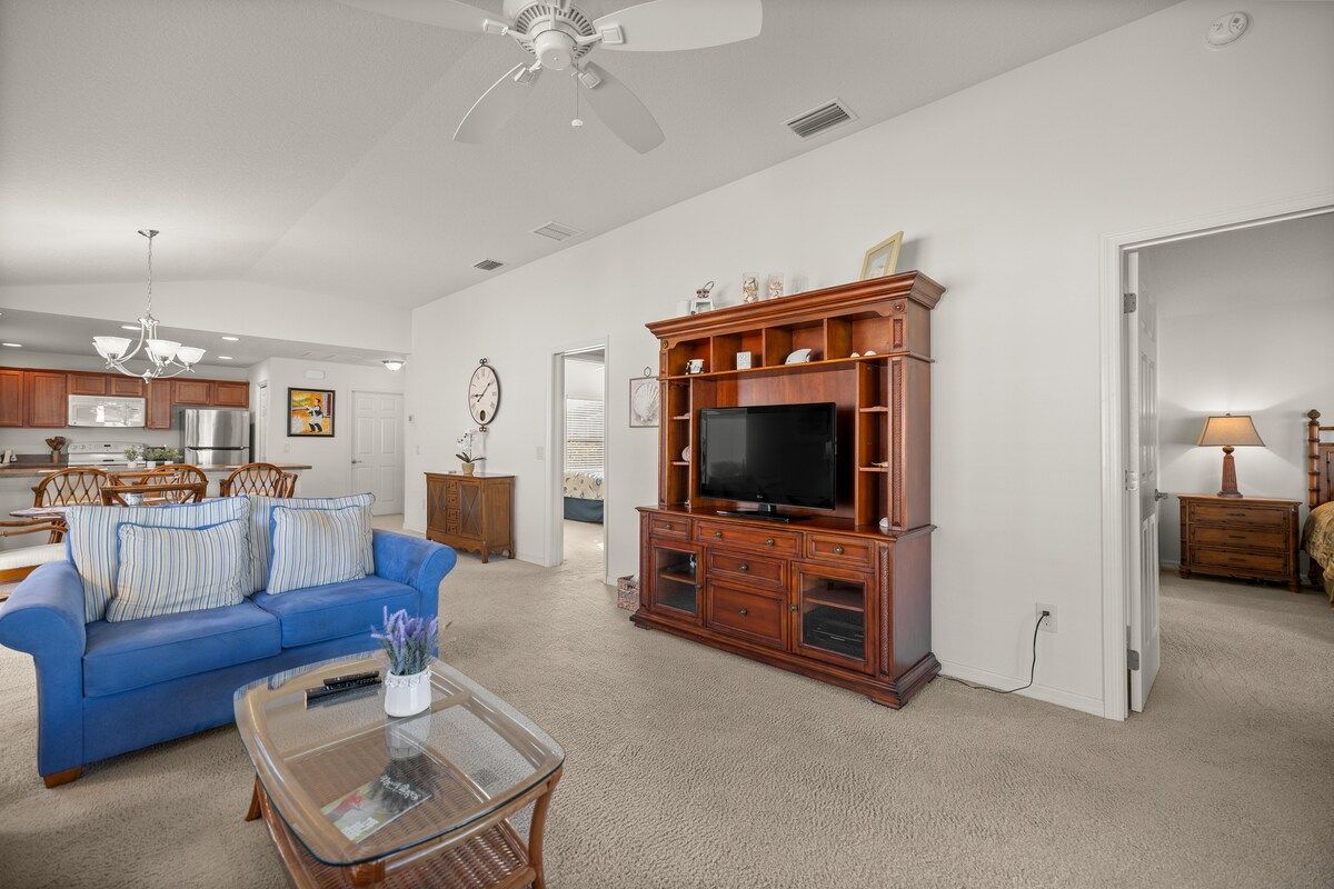Lake Sumter Retreat · Golf Cart · BBQ · Backyard — photo 13