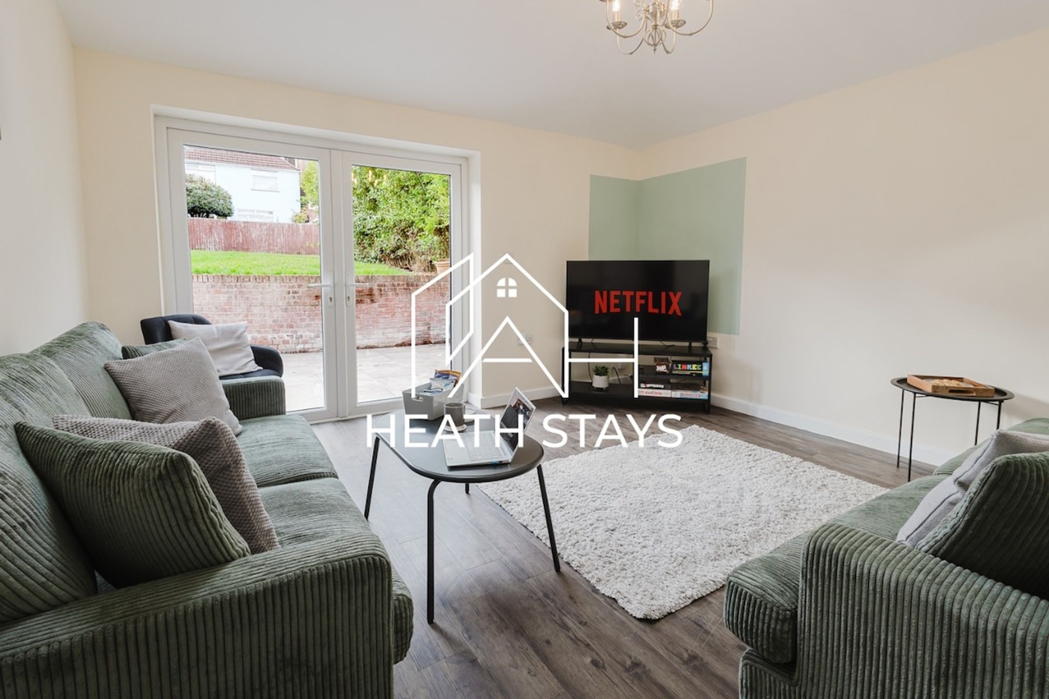 Central 5BR Home, Ideal for Groups, Parking, WI-FI