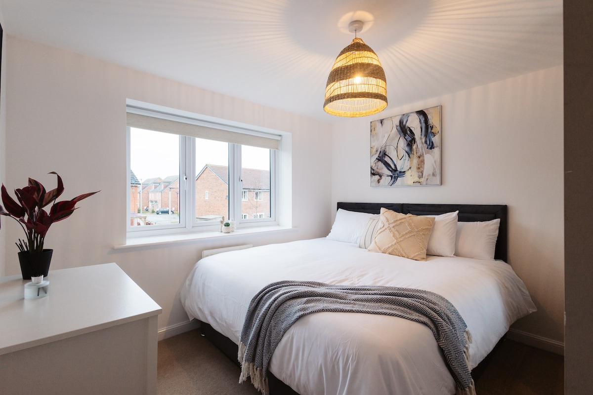 Large House - Master Bedroom