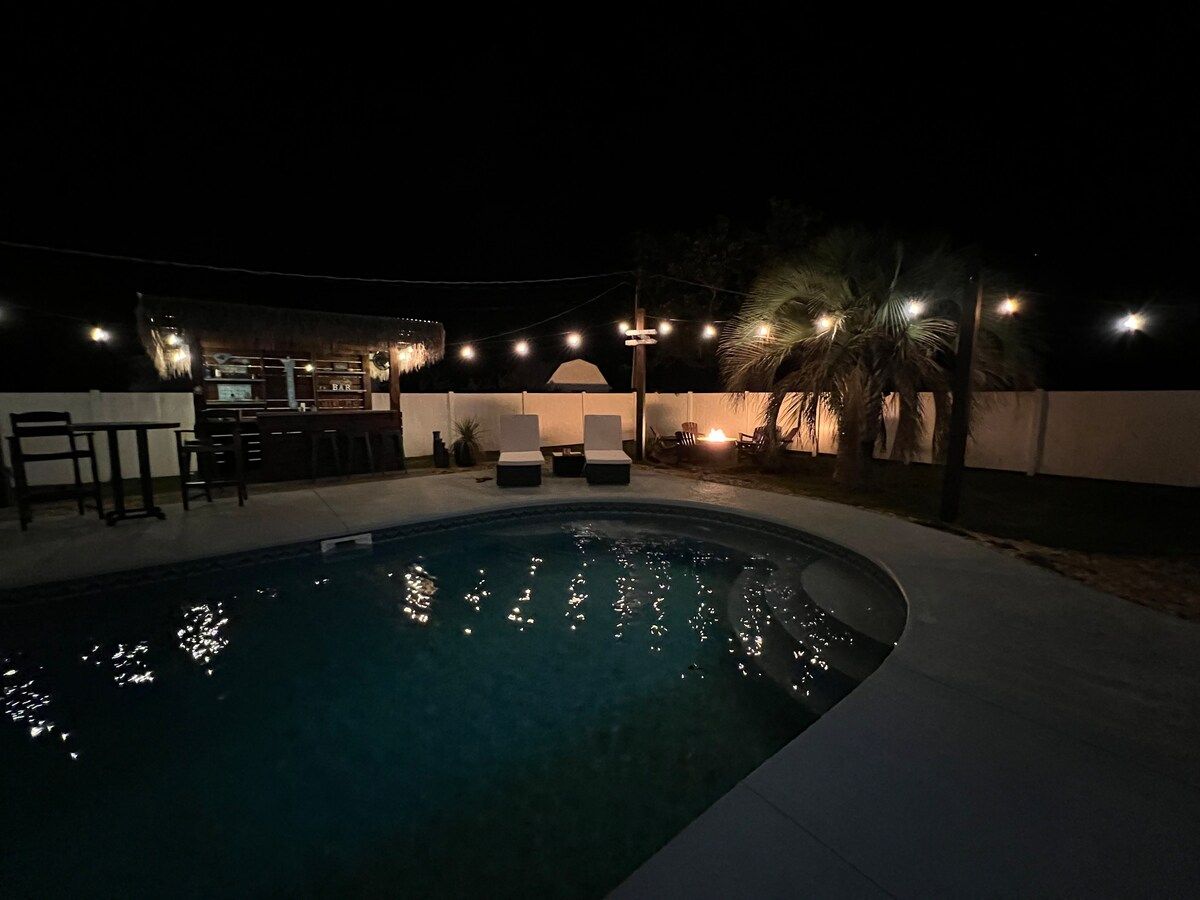 The Oasis - Heated POOL - Tiki Bar - Beach Life!