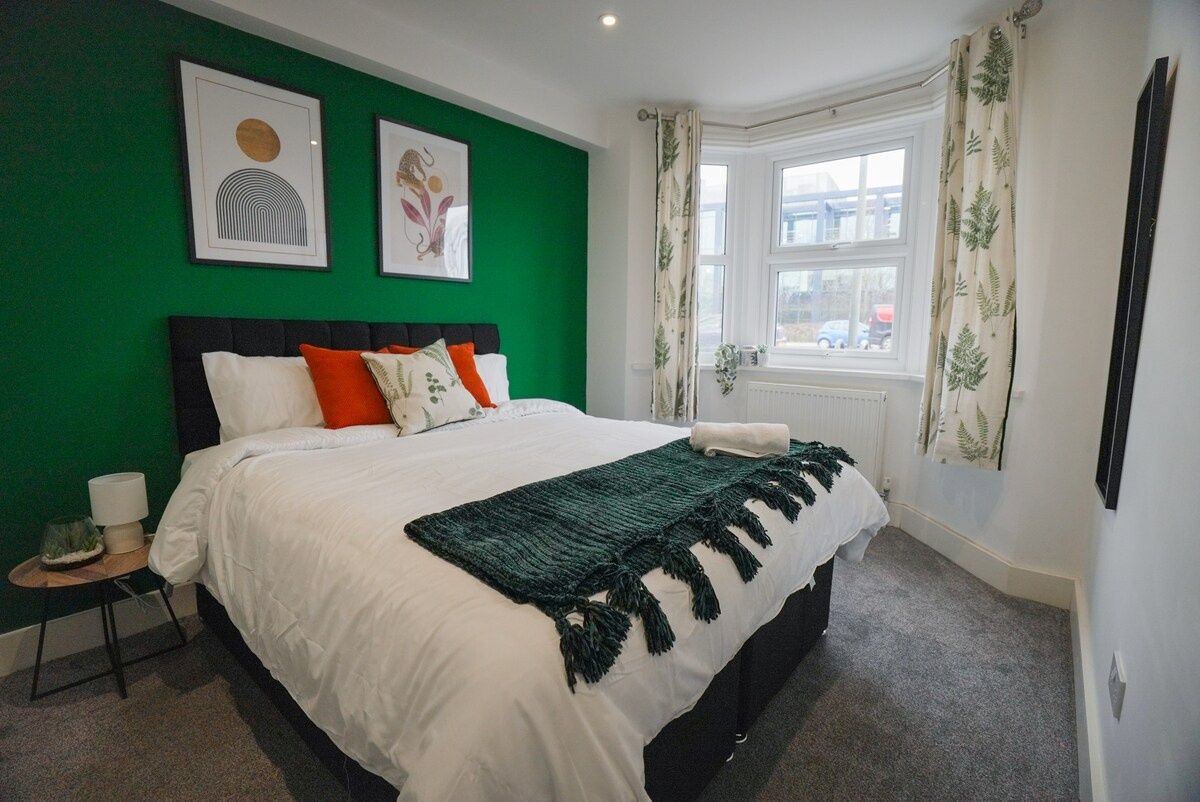 The Tenstay | Stylish 5BR Home Near It All