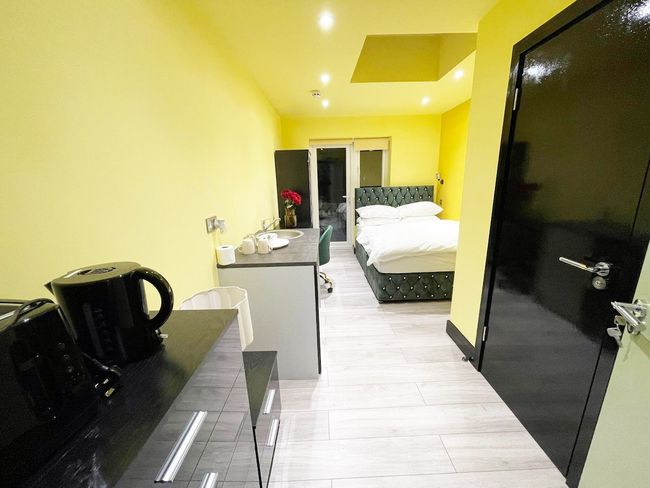 Letzi private en-suite, North Harrow.