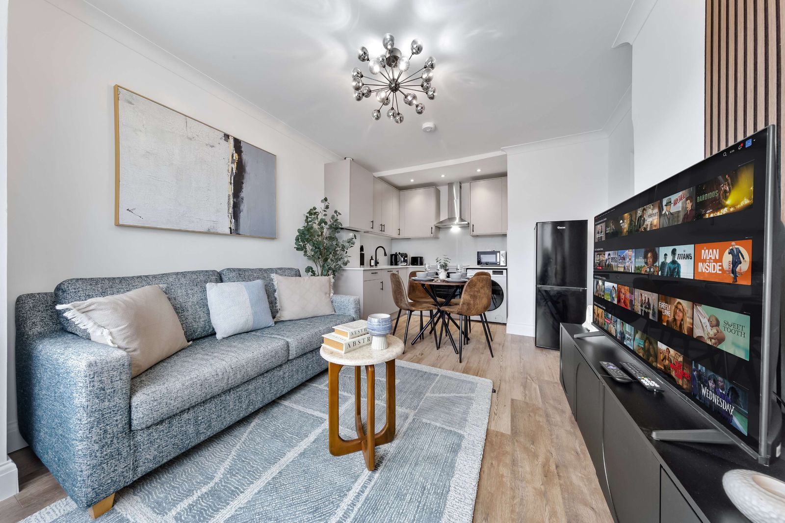 Beautiful 1BR Stay| 3 Beds |Bright & Well-Located