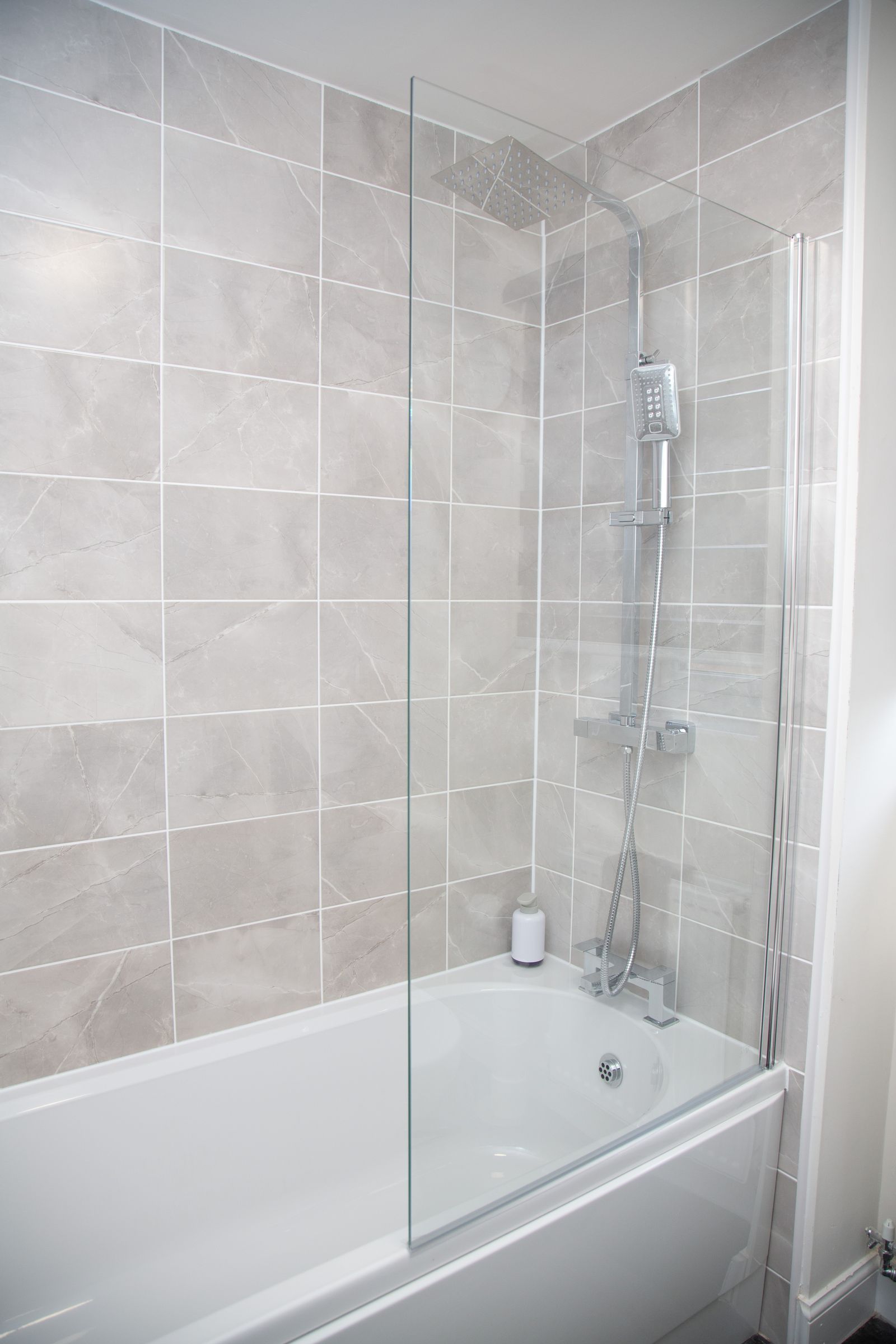 Modern 3 Bedroom Home in Newcastle - Parking