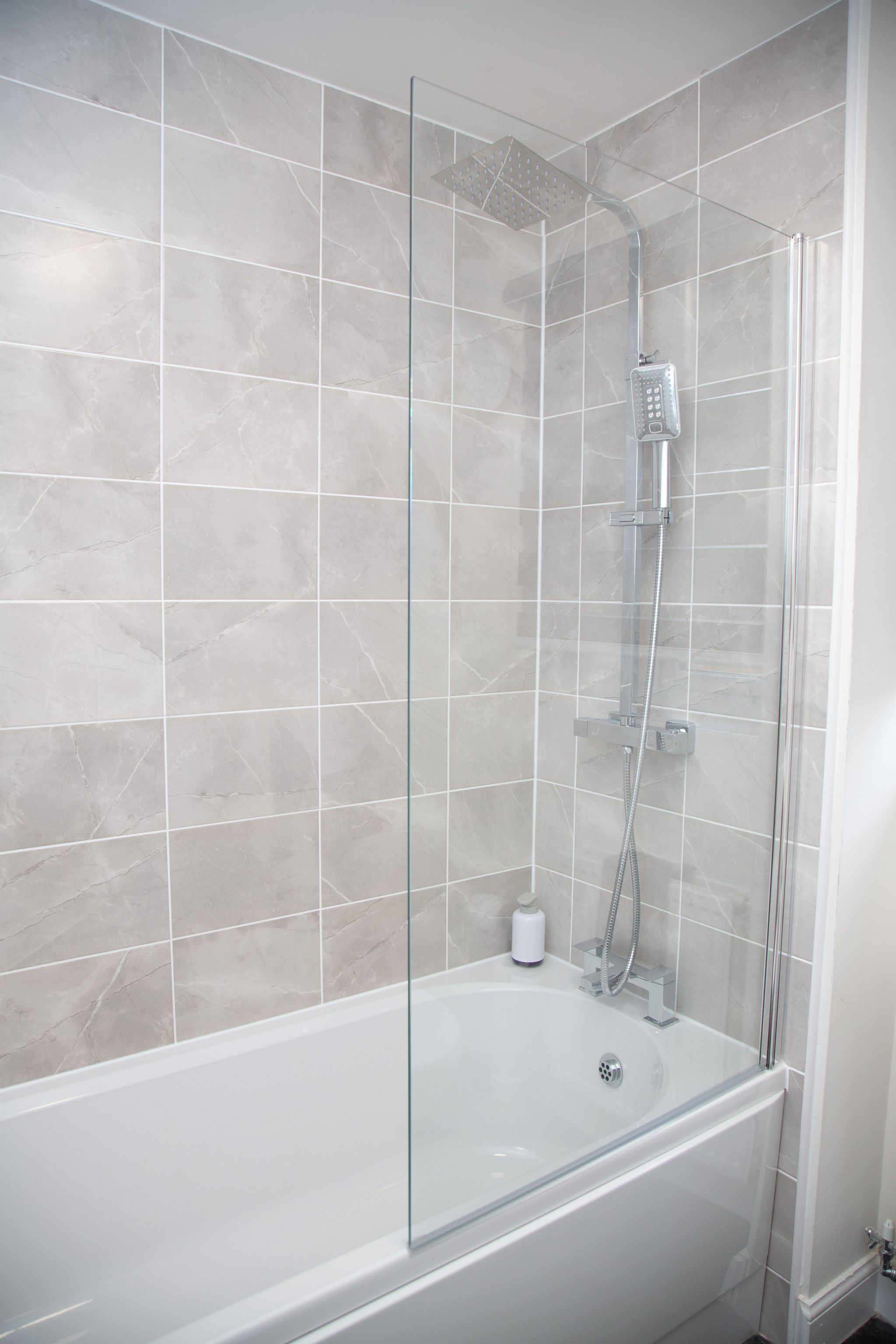 Modern 3 Bedroom Home in Newcastle - Parking