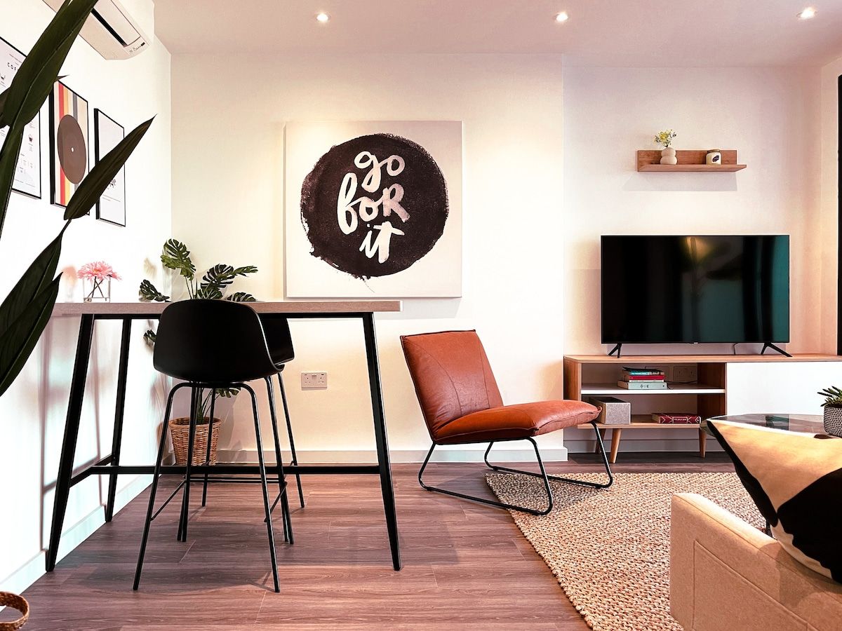 Luxe London Pad: with Parking