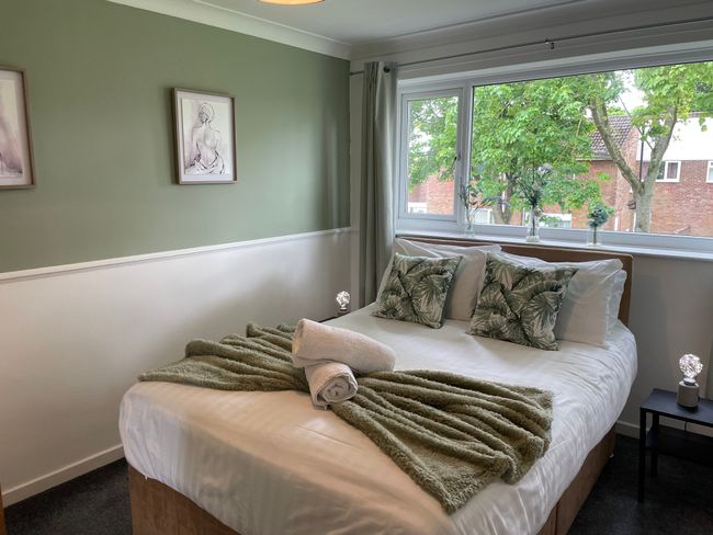Redcroft Green-3 Bdrm Sleeps 5 Quiet Residental Area