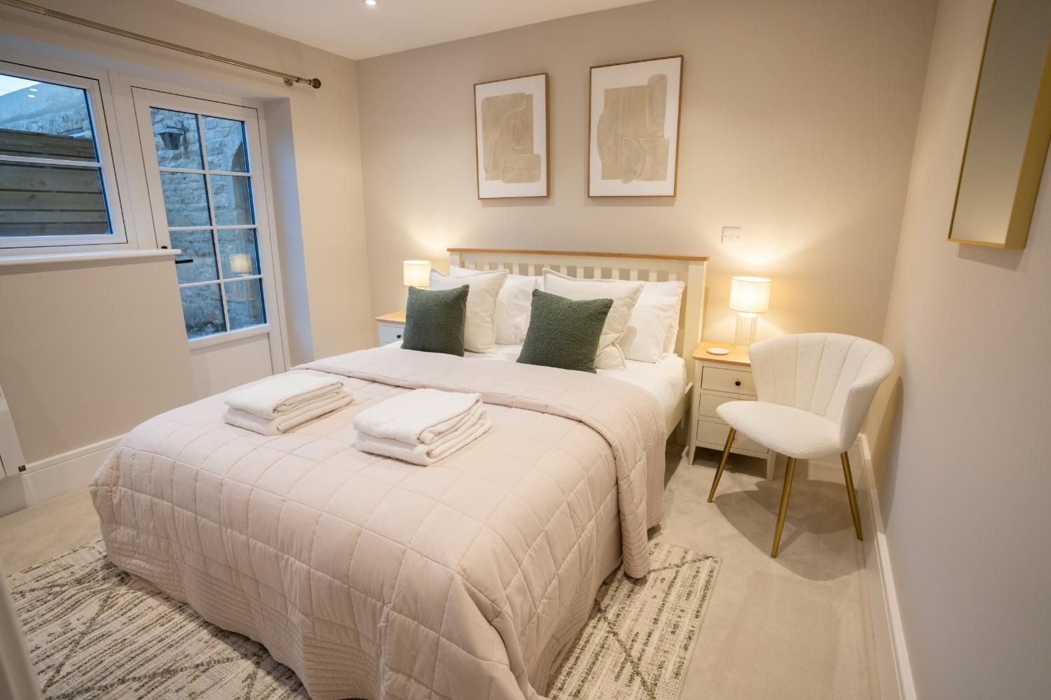 Brand New 2-Bed, Dog-Friendly Apartment | Broadway High St | Sleeps 6