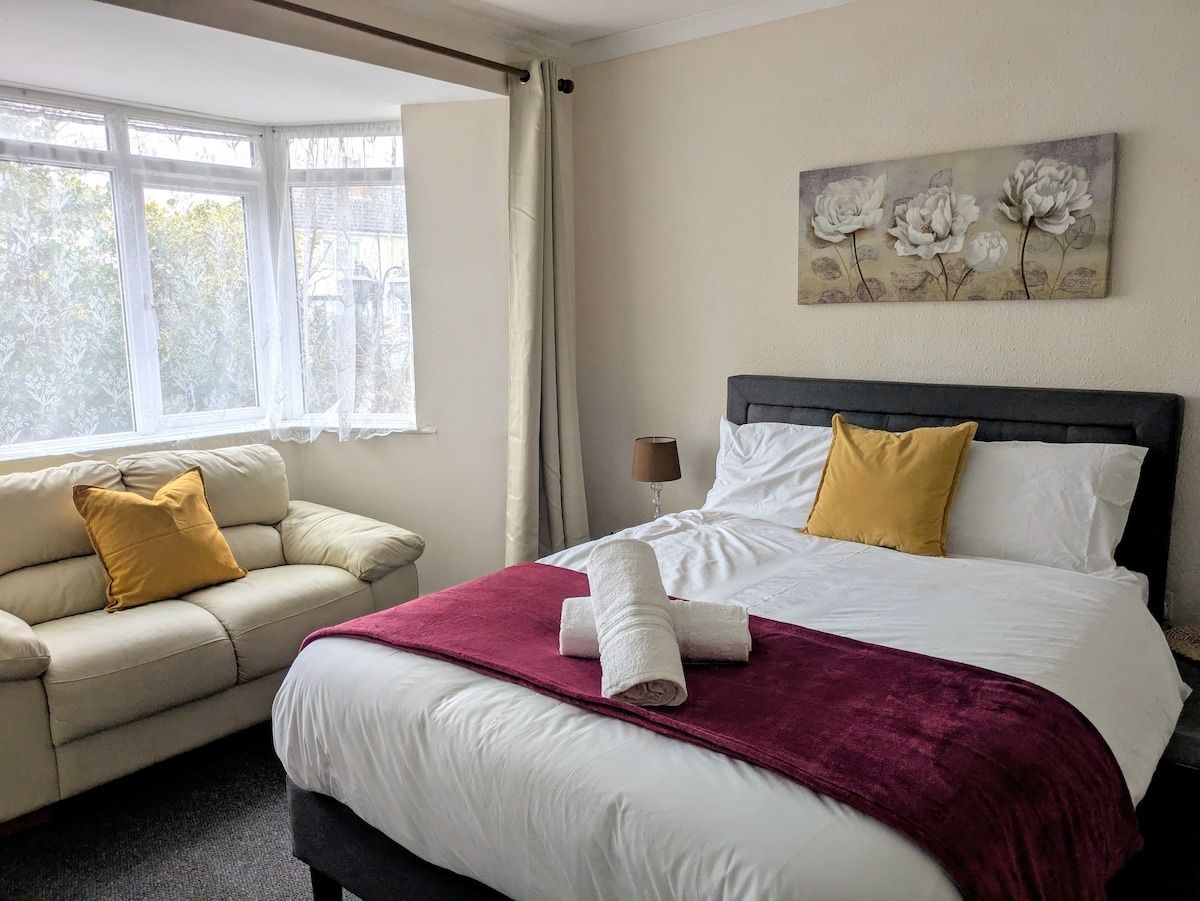 Cracking Contractor 4BR home, Parking for 2 vans