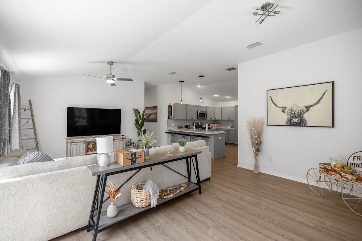 Cozy 2BR With Golfcart | 5 Mins to Eastport Sq. — photo 12