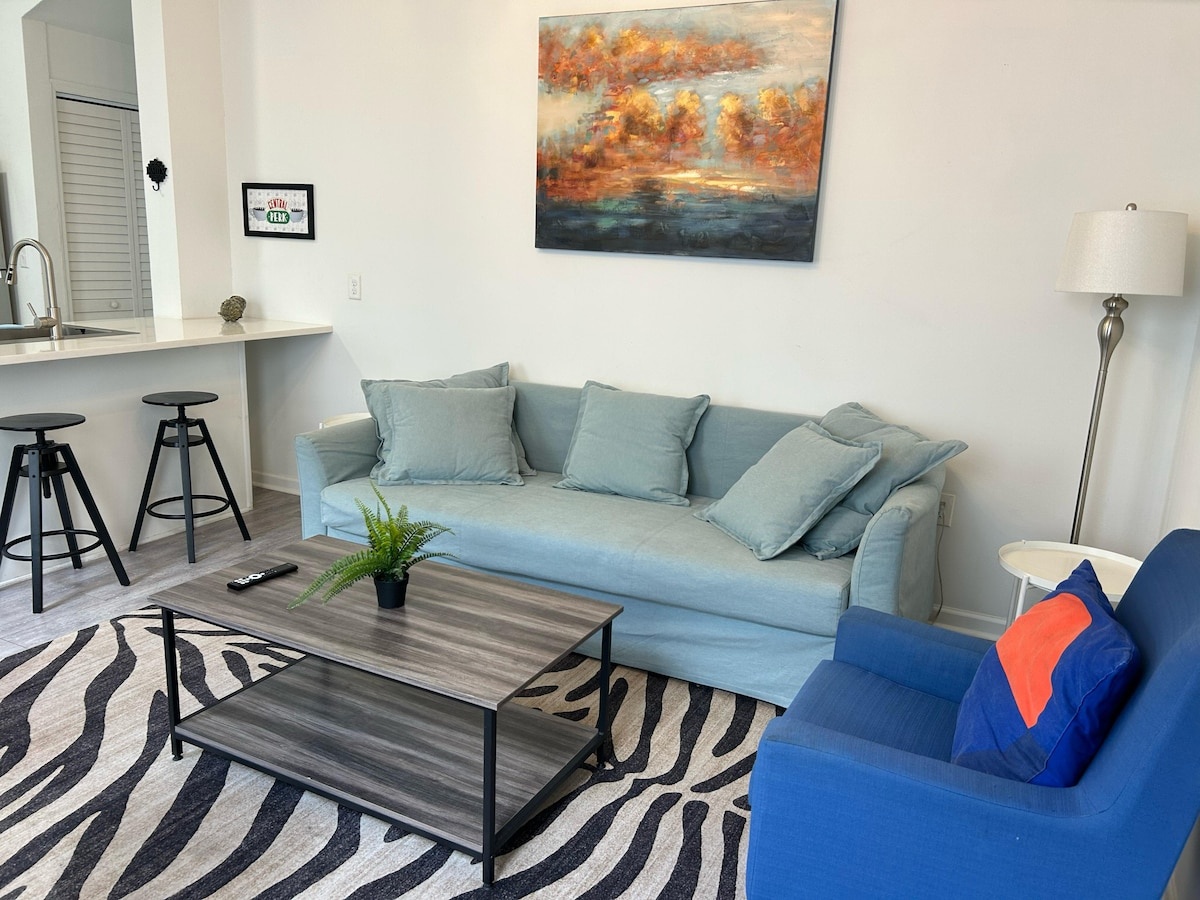 Trendy Bungalow near Armature and Downtown Tampa