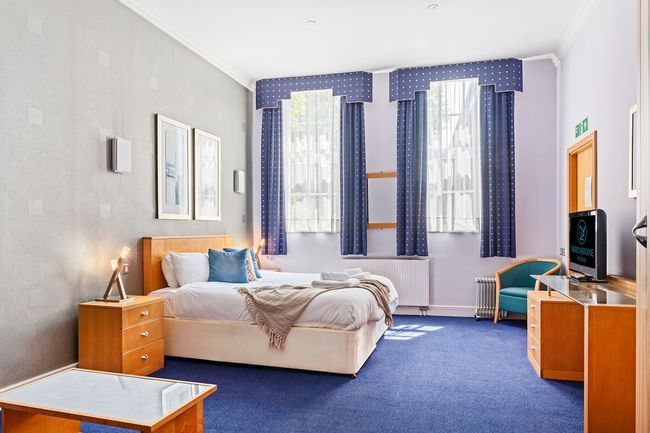 Bright Ensuite Room | Walk to Arena & Castle