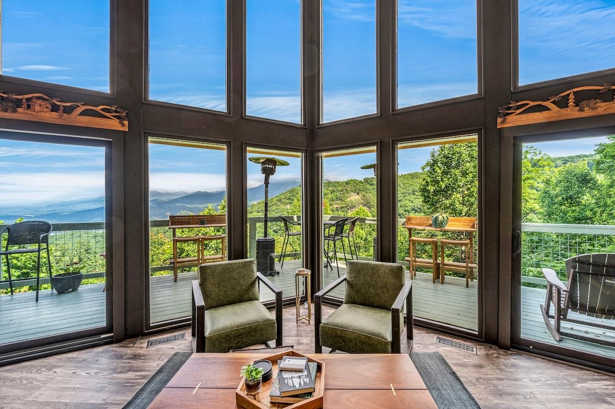 Sunrise View Chalet~Epic Mountain & Ski Lift Views