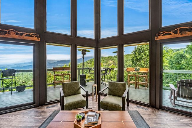 Sunrise View Chalet~Epic Mountain & Ski Lift Views