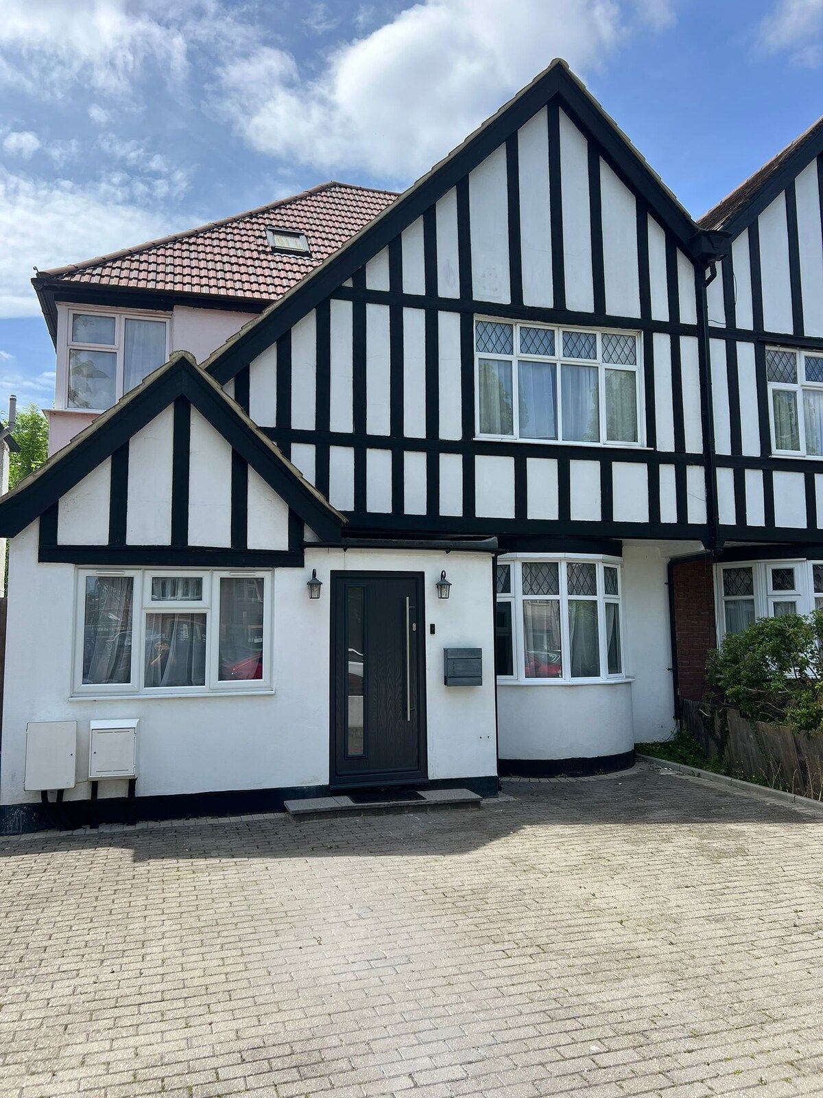 Modern and Spacious House in Wembley with Garden