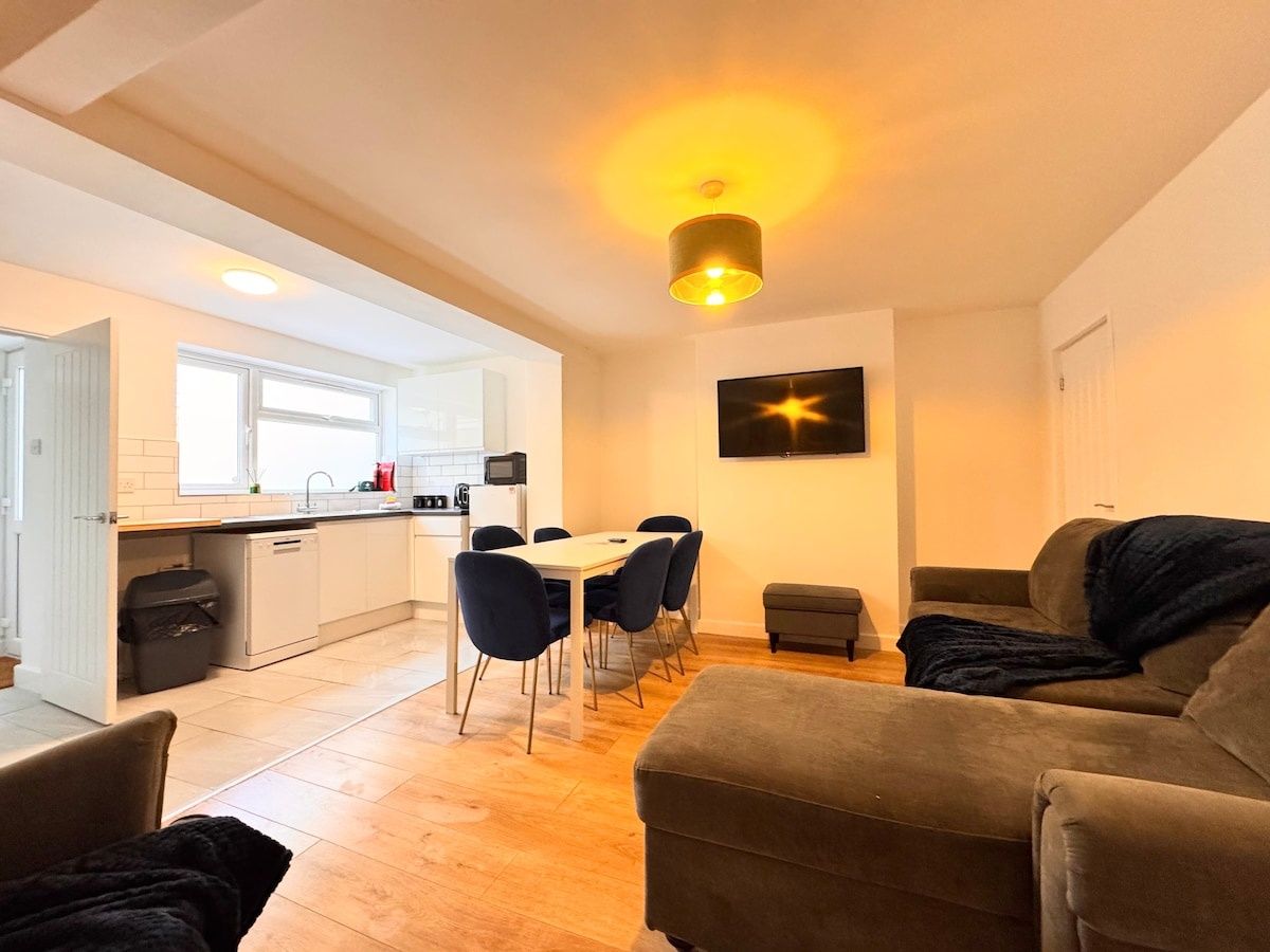 Entire New 4 Bed House | Southampton | 10 Guests
