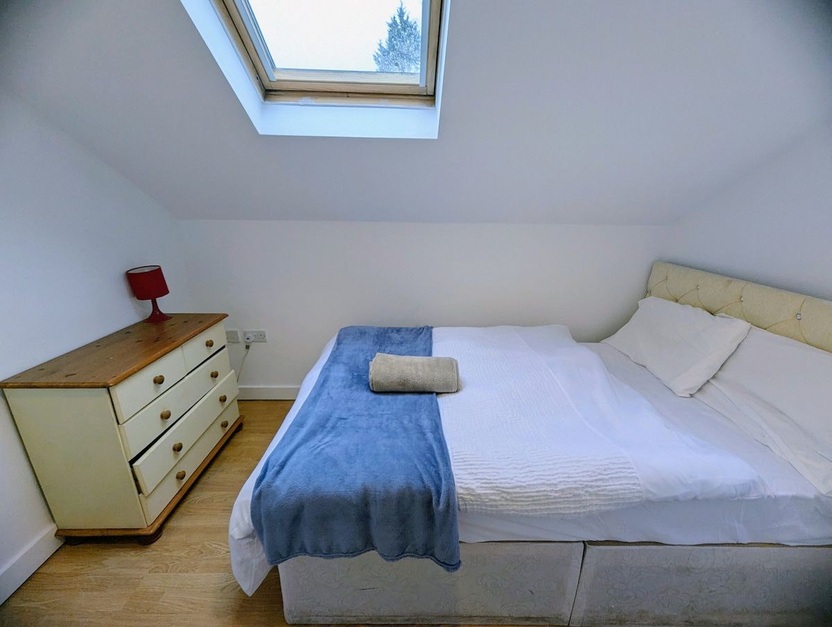 Elegant 2BR Apt at Eastleigh withParking