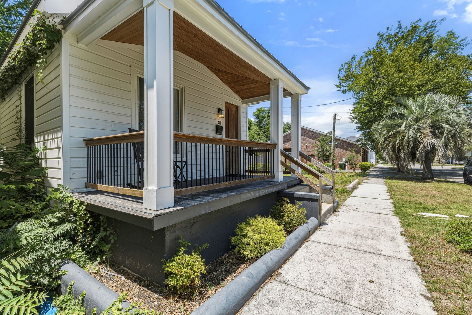 Boho Bungalow - Downtown - Free Parking