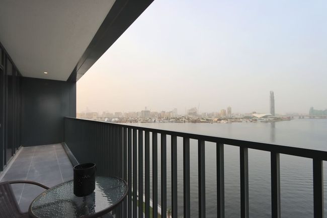 Waterfront 2BR with Dubai Skyline Views