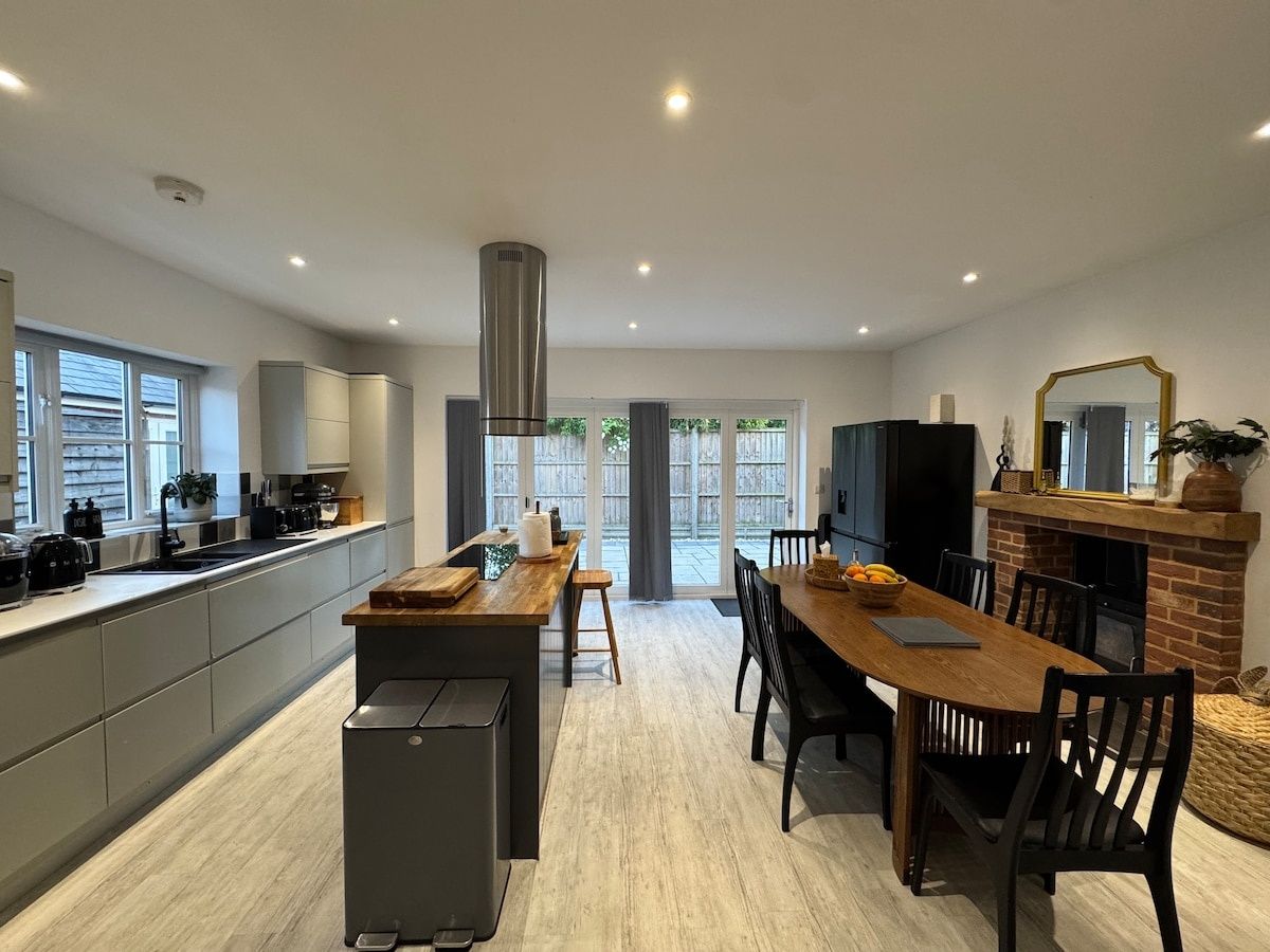 Luxury 4 Bedroom Bungalow.