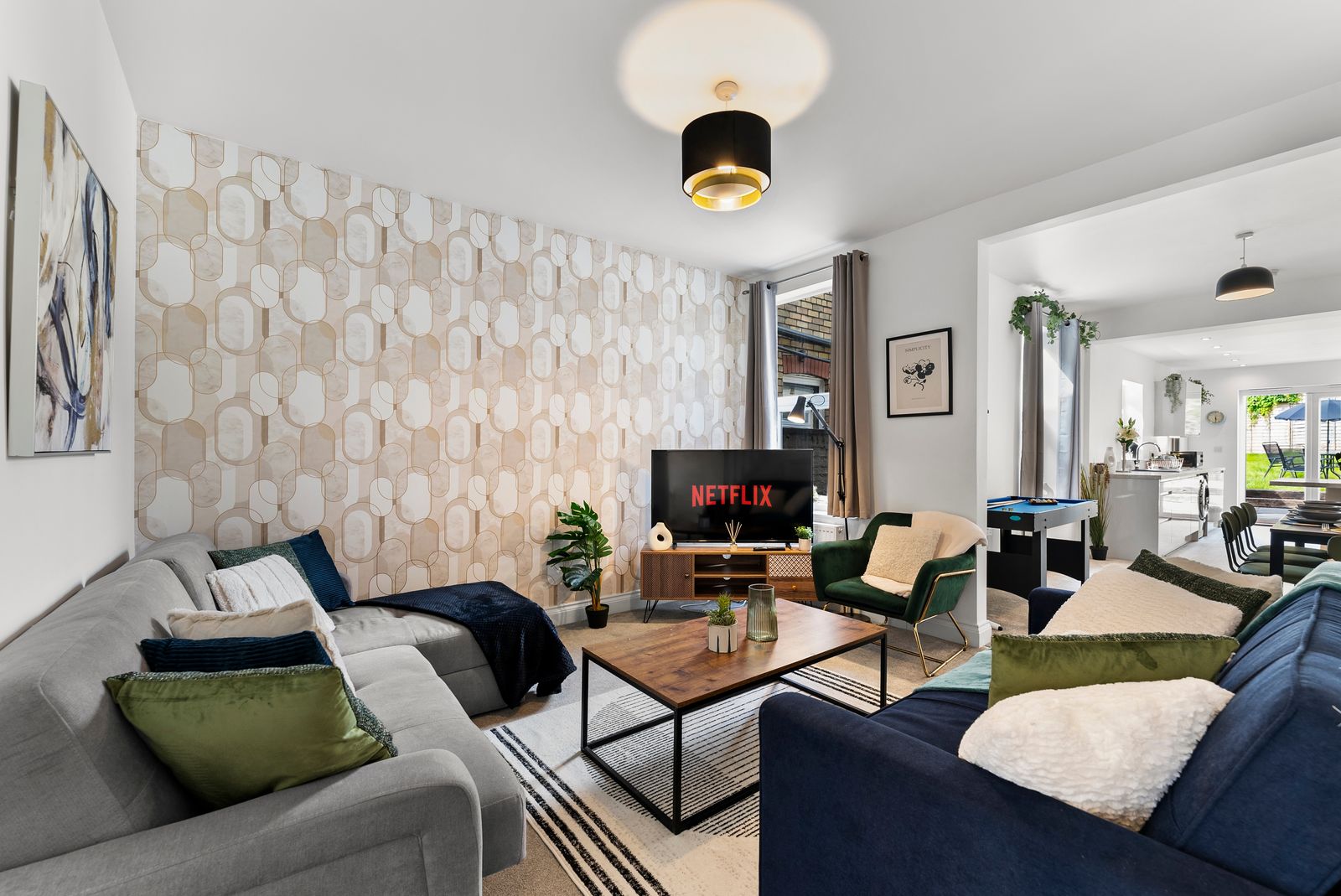 Sleek and Stylish Abode - Parking