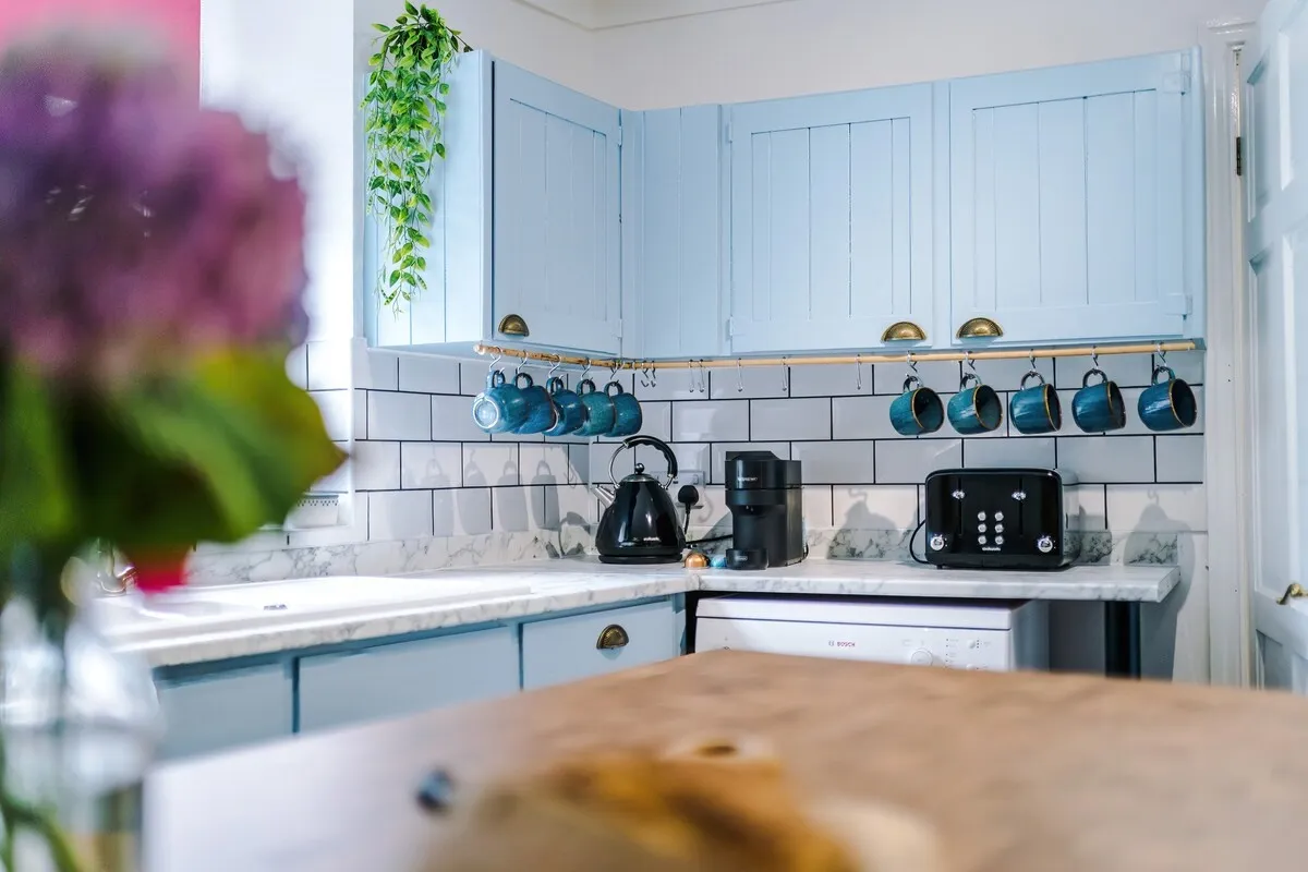 Kitchen corner with the kettle, toaster and coffee machine