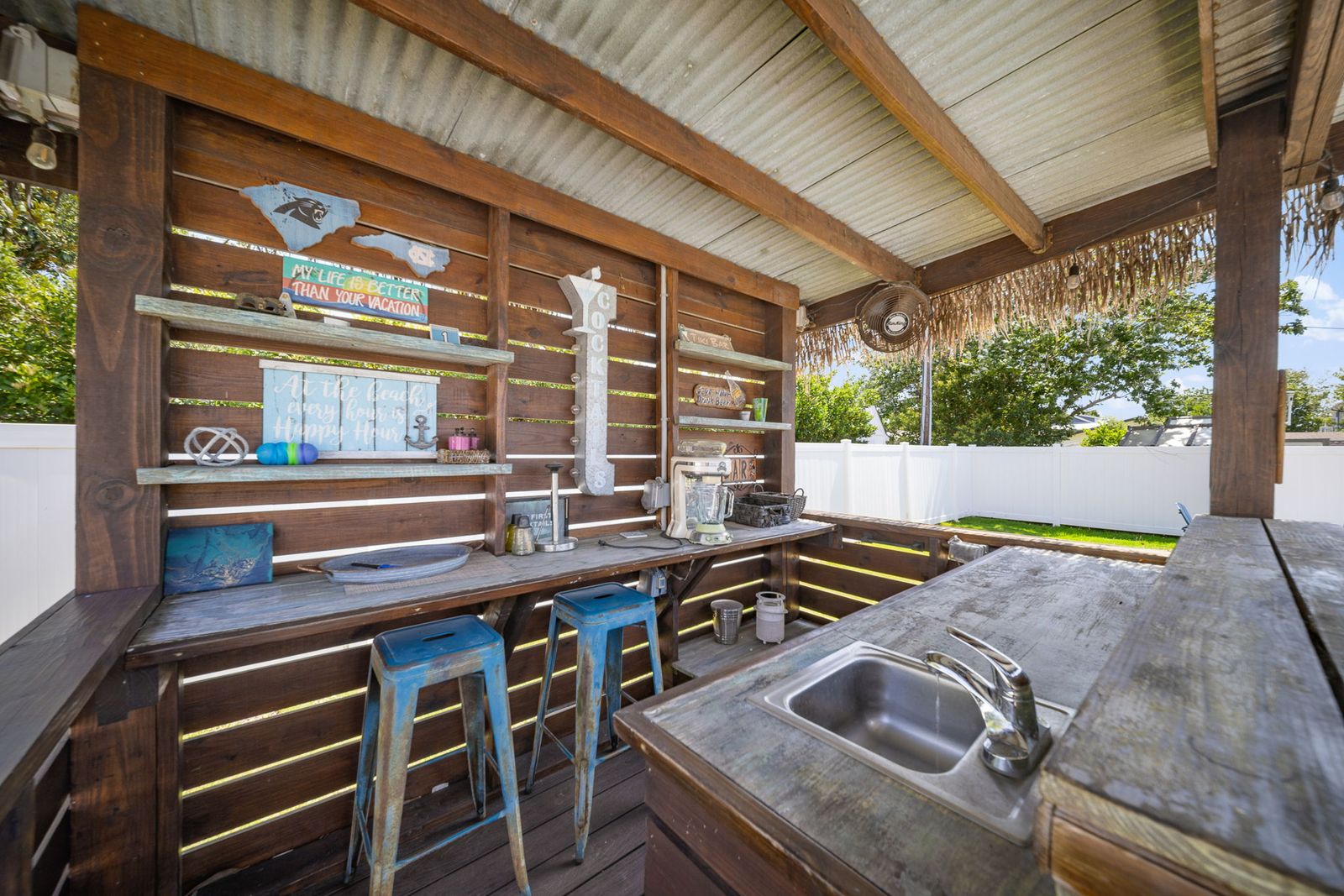 The Oasis - Heated POOL - Tiki Bar - Beach Life!
