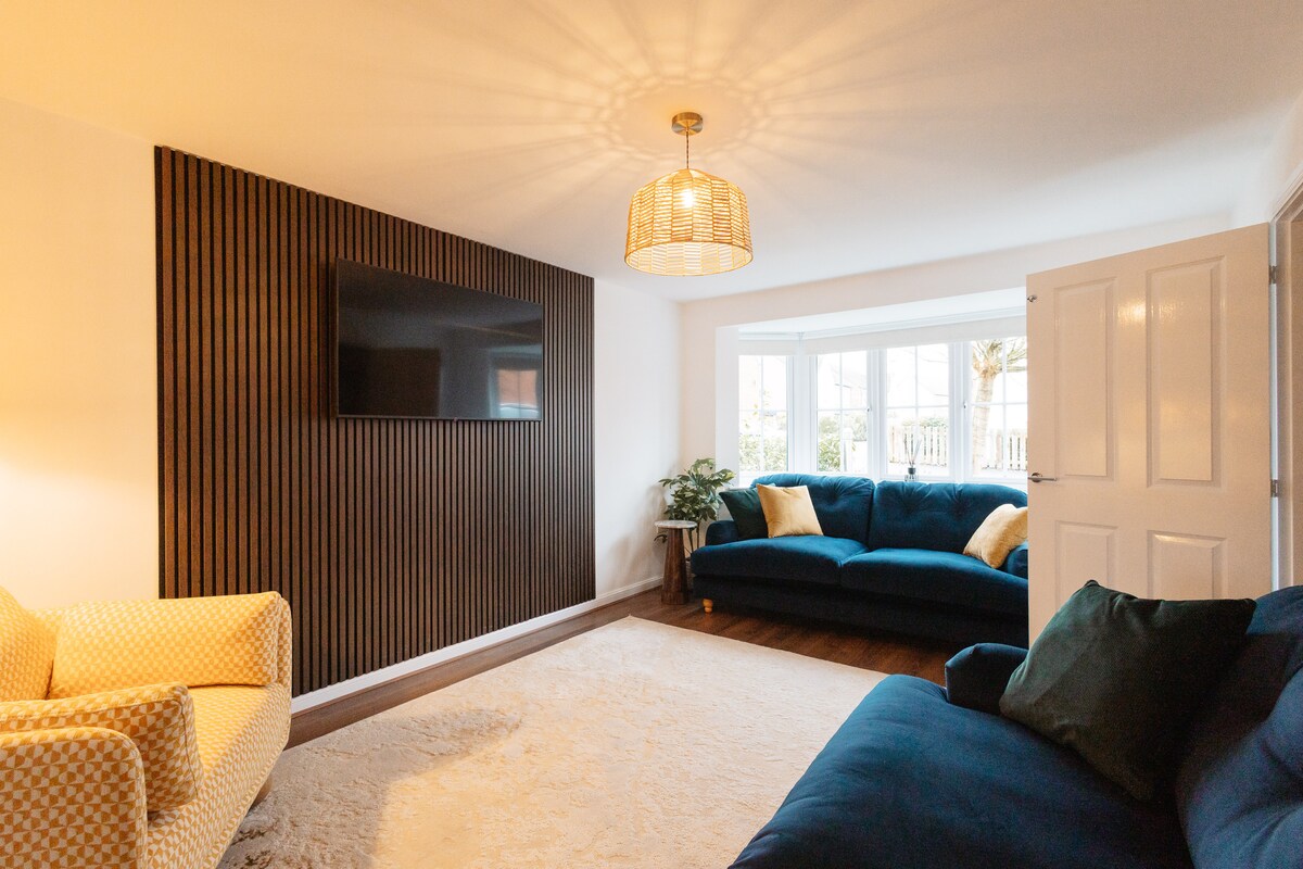 Large House - Living Room 3